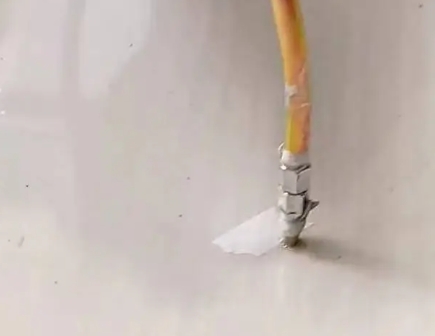 金口河瓷砖空鼓维修公司专业解答在瓷砖铺贴过程中，如果使用的砂料过粗（如全部使用了粗砂），可能会导致以下问题